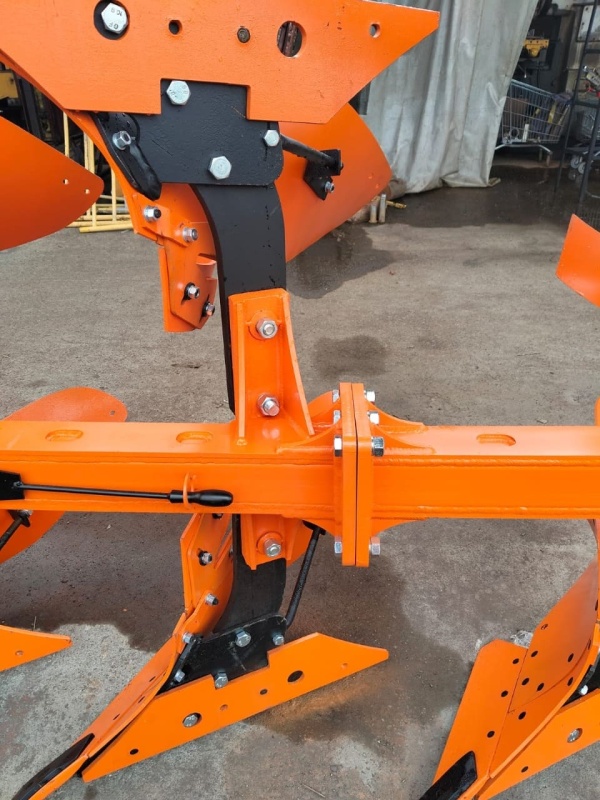 Плуг навесной оборотный 3/35+1 купить в Ярославле – «БДН-АгроКубань», 7