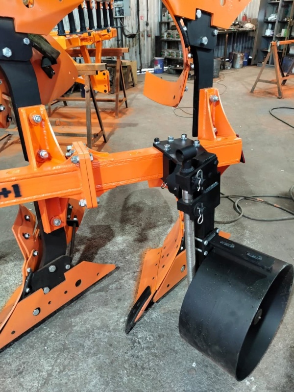 Плуг навесной оборотный 3/35+1 купить в Ярославле – «БДН-АгроКубань», 9