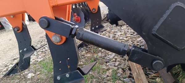 Плуг чизельный ПЧН 1,6 с планчатым катком купить в Ярославле – «БДН-АгроКубань», 3