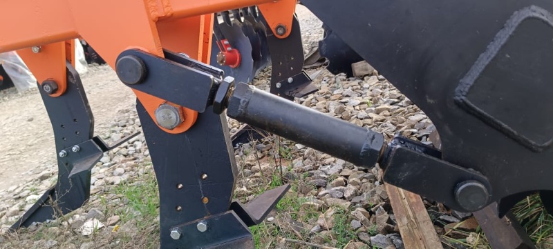 Плуг чизельный ПЧН 1,6 с планчатым катком купить в Ярославле – «БДН-АгроКубань», 3