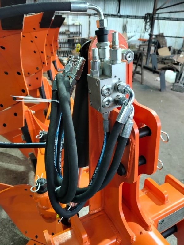 Плуг навесной оборотный 3/35+1 купить в Ярославле – «БДН-АгроКубань», 3